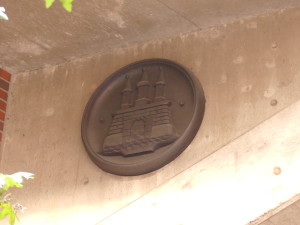 Altonaer Wappen an der Kersten-Miles-Brücke
